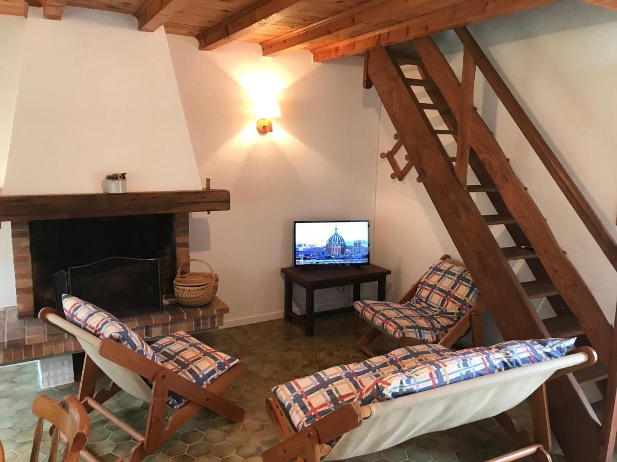 Gite 4 Personnes Situe Aux Portes Du Perigord Saint-Adjutory Exteriér fotografie