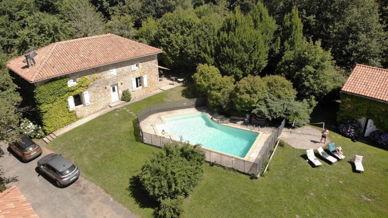 Gite 4 Personnes Situe Aux Portes Du Perigord Saint-Adjutory Exteriér fotografie